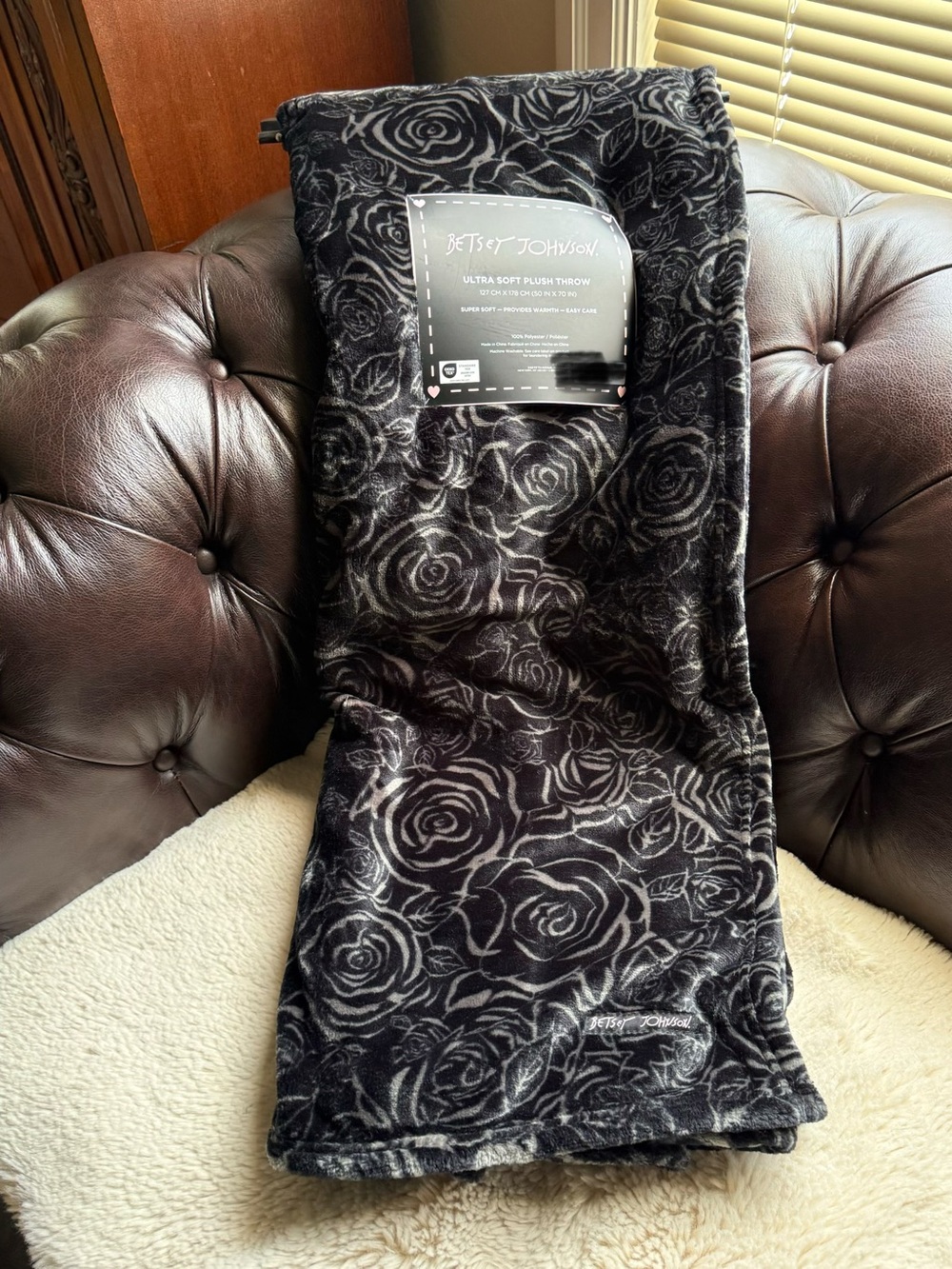 Betsey Johnson NWT Black & Gray Rose Plush Throw